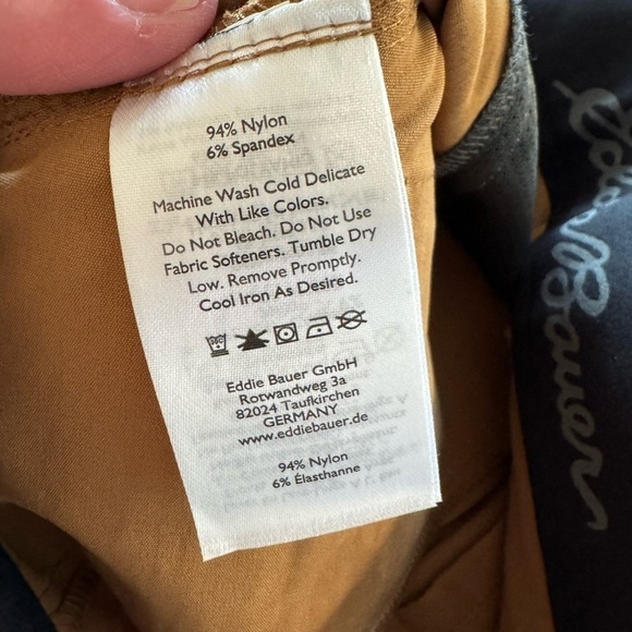 Eddie Bauer Nylon Zipper Pocket Flat Front Short / 35 - Picture 4 of 11